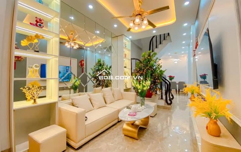 Nhà Đẹp Đón Tết Phố 8/3, Hai Bà Trưng 30m, 4 tầng, giá 6.48 tỷ