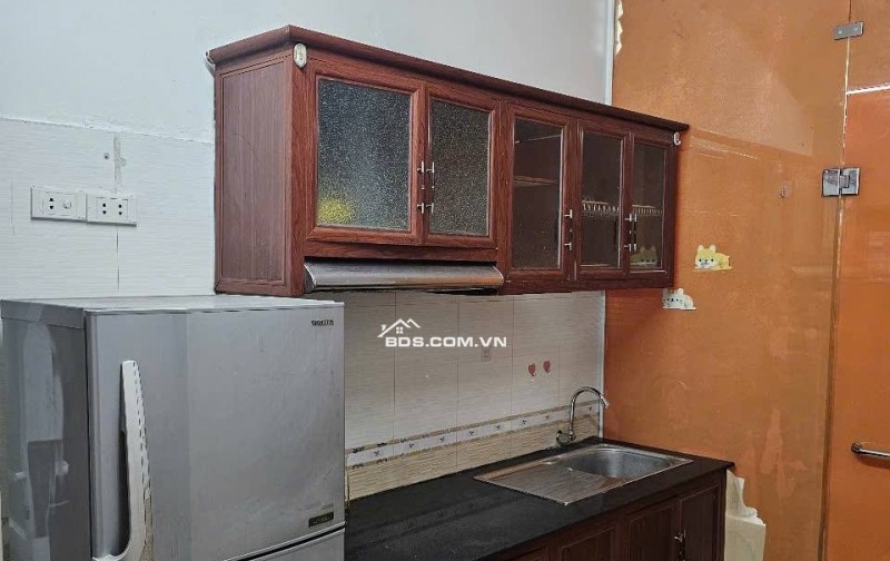 Bán căn tập thể tầng 3 phố Nguyễn Công Trứ, 60m2, 2pn, Nhỉnh 3 tỷ.