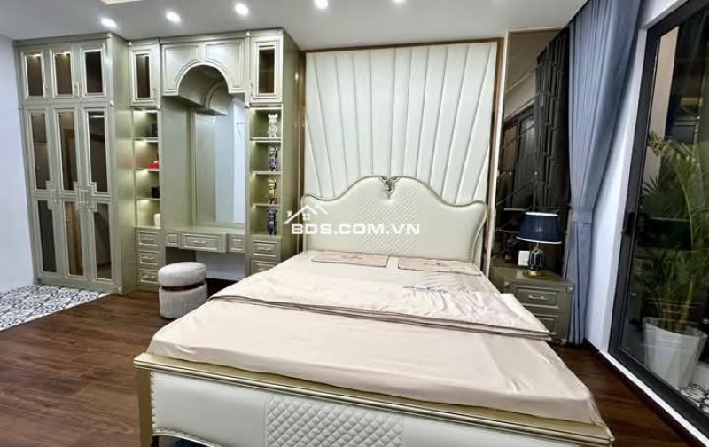 Nhà Đẹp Đón Tết Nguyễn Lân, Thanh Xuân 32m, 5 tầng, mt 3.9m, giá 10.8 tỷ.