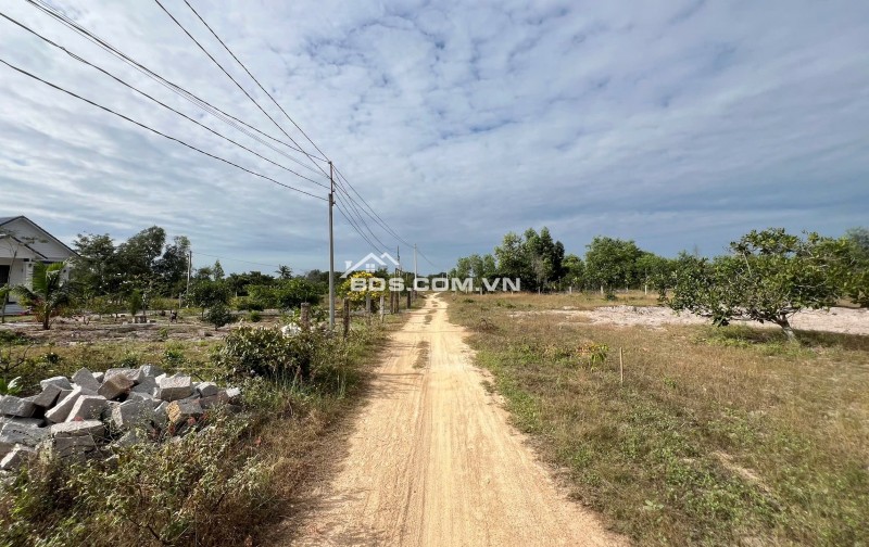 Đất sào thổ cư gần biển xã Tân Bình Thị xã Lagi vô trung tâm 1,4 km biển 3 km