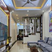 Bán nhà Hoàng Ngân, 39m2, 5.8 tỷ, nhà đẹp, full nội thất, hẻm yên tĩnh, thoáng mát
