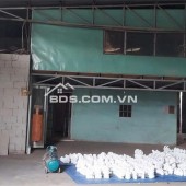 Xưởng cho thuê ở Thuận An Bình Dương diện tích 2000m có văn phòng, toilet , đường xe tải , giá cho thuê 40tr / tháng.