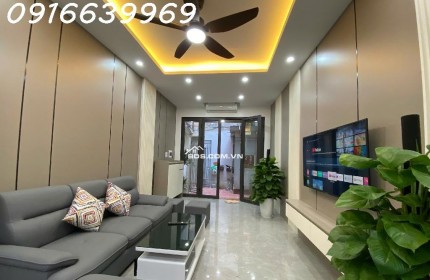 Bán nhà Thái Thịnh, 35m², 5 tầng, MT 3.6m, full nội thất, giá chỉ nhỉnh 6 tỷ!