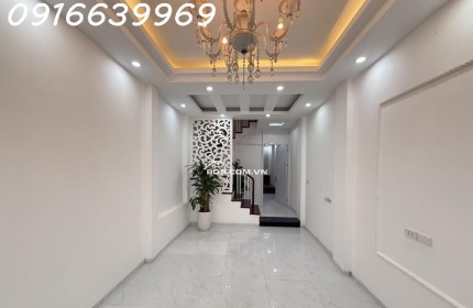 Bán nhà Đội Cấn, 45m², 5 tầng, 30m ra phố, ngõ rộng, chỉ hơn 9 tỷ!