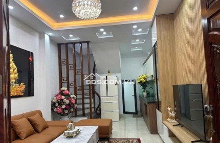 BÁN NHÀ PHỐ NGỌC LÂM 53M2 * 4 TẦNG * 6.85 TỶ , FULL NỘI THÂT