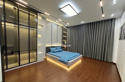 Quá gấp! 
Bán nhà Cự Lộc, Láng, Ngã Tư Sở, 32m2, nhỉnh 7 tỷ, đẹp lung linh, ở ngay, vị trí đắc địa