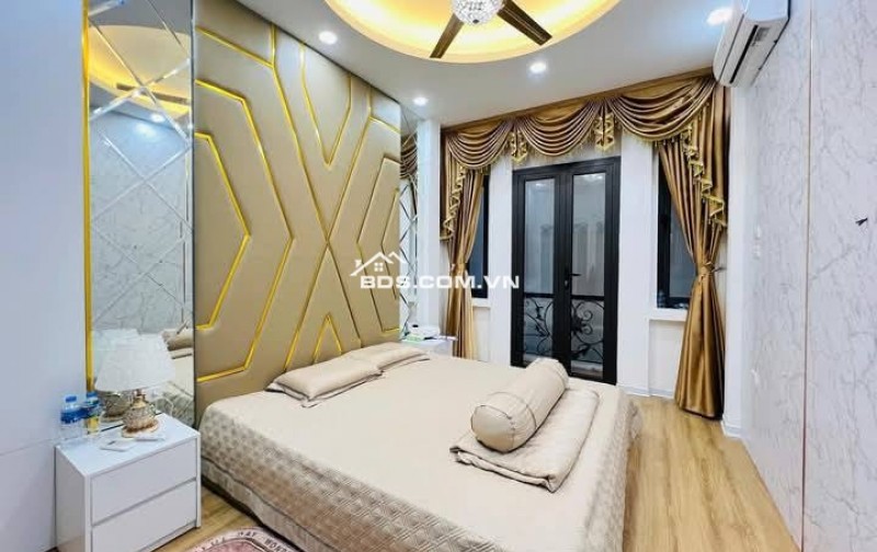 Nhà Đẹp Phố VIP Đặng Tiến Đông, Đống Đa 44m, 5 tầng, giá 10.5 tỷ.