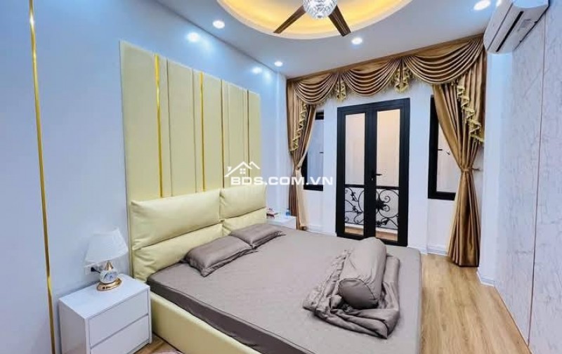 Nhà Đẹp Phố VIP Đặng Tiến Đông, Đống Đa 44m, 5 tầng, giá 10.5 tỷ.