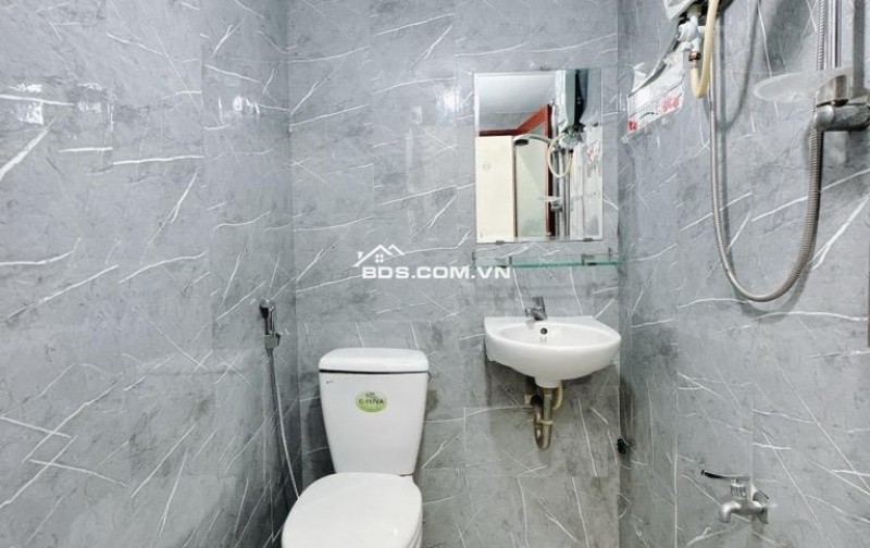 Quận 4- Bán nhà Khu 20 thước -3 tầng - DTSD 68.4m2- Giá bán 4.x tỷ tl