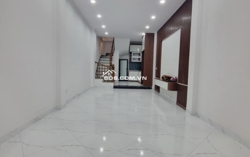 Bán Nhà: Tựu Liệt, 40m2, 5 tầng, gần bãi xe, oto cổng, ô chờ thang máy. hơn 5 tỷ