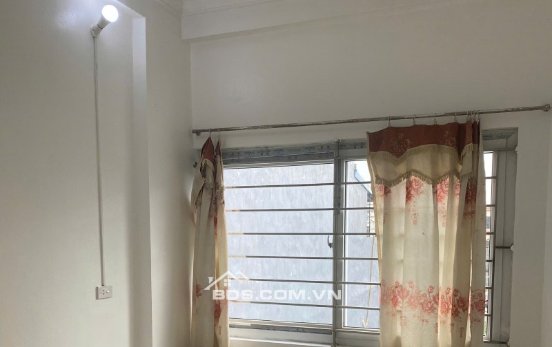 BÁN NHÀ ĐẸP 1.36 TỶ 3 TẦNG 33M2 ( ĐÔNG NAM ) NGÕ GIẢI PHÓNG