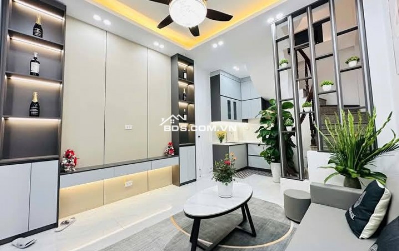 Nhà Đẹp Ở Luôn Ngõ Văn Hương, Đống Đa 21m, 5 tầng, mt 3.5m, giá 4.95 tỷ.