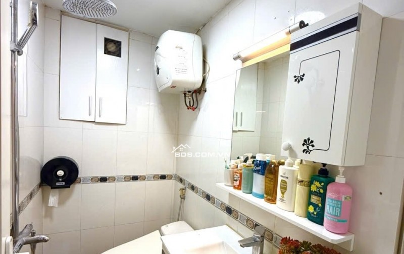 Bán căn hộ chung cư phố Thành Thái KĐT Dịch Vọng 2 ngủ, 1 khách, 1wc