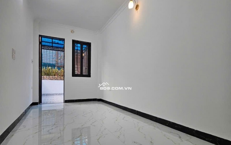 Bán nhà 30m² 4 tầng, Nguyễn Khoái, Hoàng Mai, 5.9 tỷ - Full nội thất