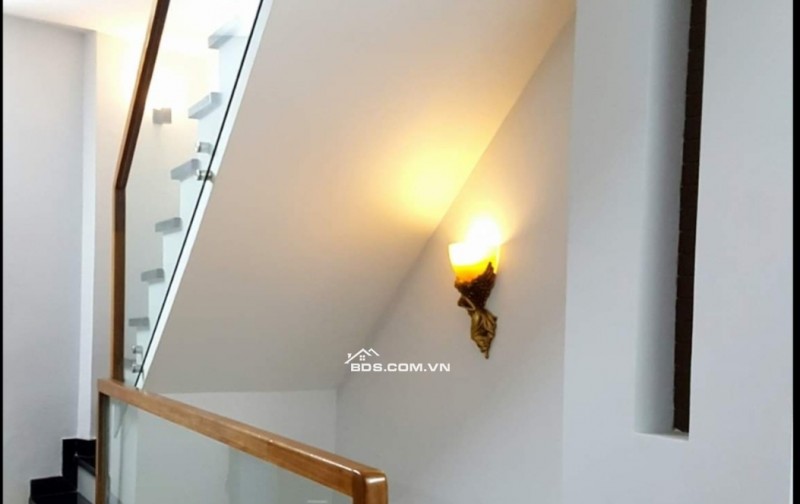 Cho thuê nhà 3 tầng. Mặt tiền 13m đường 2-9. Q Hải châu TP Đà Nẵng