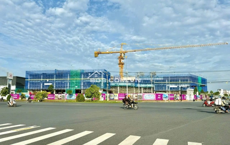 Cần bán lô đất, TP Tân An gần siêu thị Nhật Bản Aeon giá 2ty5 dt 242m2. LH: 093.4444.961 Mr Duyên