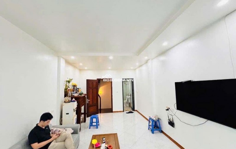 Bán nhà 28 Xuân La 40m2, 5 tầng, ngõ thông ô tô qua nhà chủ cần bán đã giảm chào 900tr