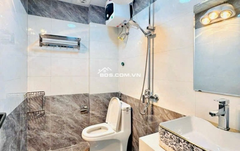 Bán nhà riêng dt  30m2, 5PN, 3WC tại Bát Khối, Long Biên, Hà Nội