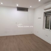 CC cho thuê CH phố Hàng Bún, BĐ, HN. DT 50 m2, phòng ngủ rộng, bếp – khách, WC riêng, sân vườn, an sinh. Giá 7 triệu/ tháng.