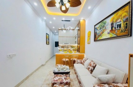 Nhà đẹp 5 tầng, 3PN, Hoàng Mai, 28m², nội thất cao cấp, chỉ 5.5 tỷ