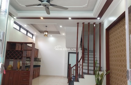 BÁN NHÀ ĐẸP 3 TẦNG 45M2 NGÕ THẮNG NGẮN ĐƯỜNG TRƯỜNG CHINH GIÁ 2.1 TỶ