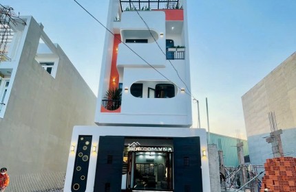 Bán Siêu phẩm nhà mới 5x17m, 4 tầng, HXH 8m thông TX33 ngay Trung tâm P.Thạnh Xuân