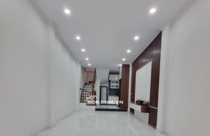 Bán Nhà: Tựu Liệt, 40m2, 5 tầng, gần bãi xe, oto cổng, ô chờ thang máy. hơn 5 tỷ