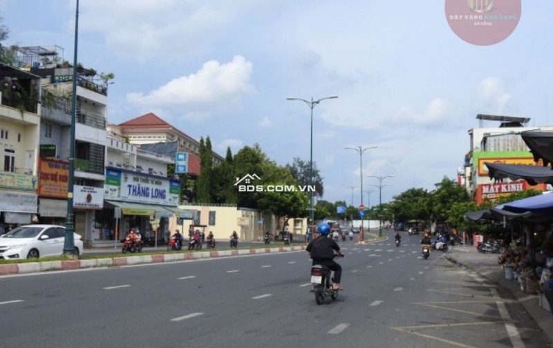 BÁN GẤP NHÀ MẶT PHỐ LÊ VĂN HIẾN – Mặt tiền đường lớn, thích hợp đầu tư sinh lời!
