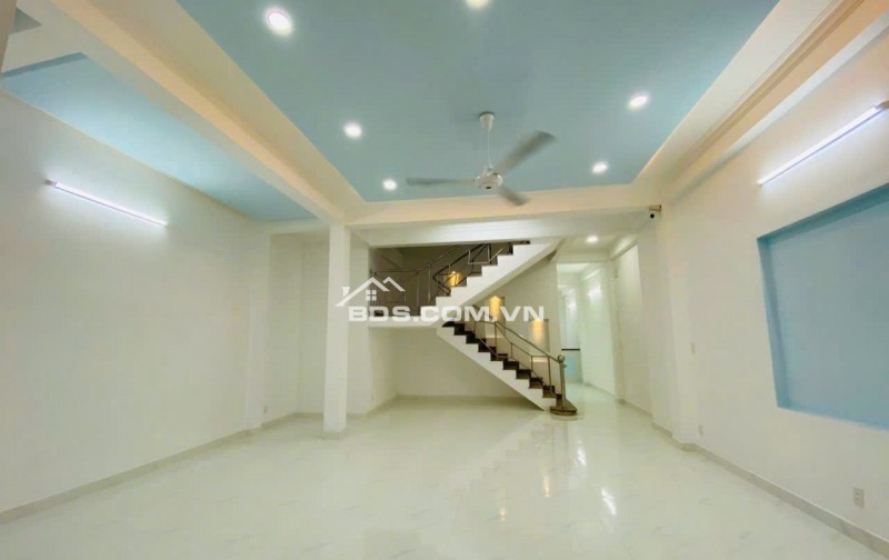 Cho thuê nhà 3 tầng, 7x19m (131m2), HXH 7m gần Metro phường Hiệp Thành, Quận 12