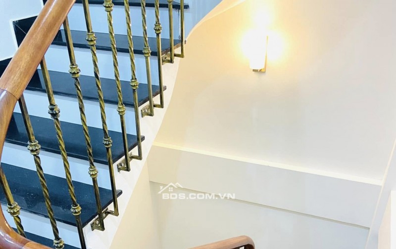 Bán nhà phố Phạm Văn Đồng - Bắc Từ Liêm, 35m2 5 tầng giá chỉ nhỉnh 6 tỷ