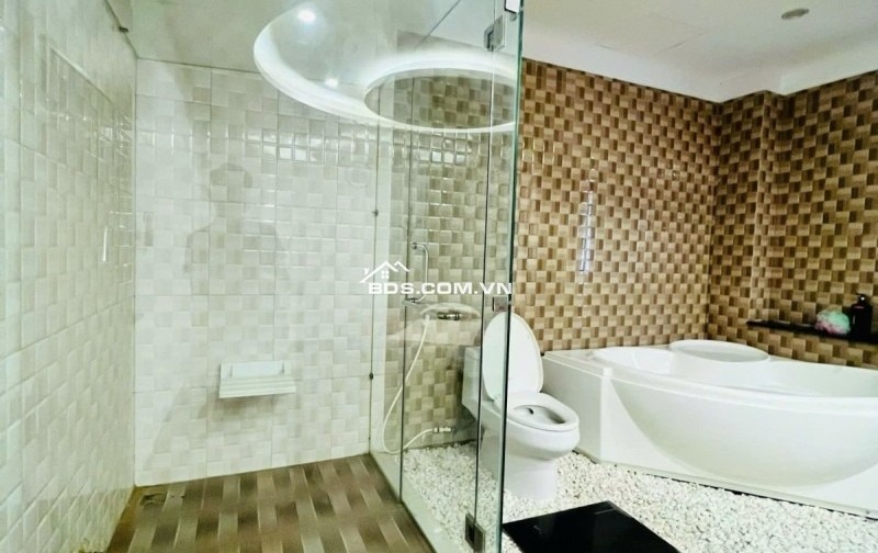 Tòa nhà massage & Karaoke 6 tầng - vip nhất Sơn Trà -30 phòng - Giá 32 tỷ