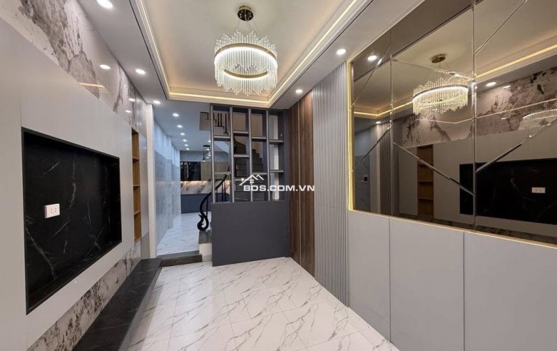 BÁN NHÀ HÀO NAM  CHỦ THIỆN CHÍ BÁN  HẠ CHÀO 200TR
DT 3436m2 4 Tầng MT 36m
GIÁ 765 tỷ