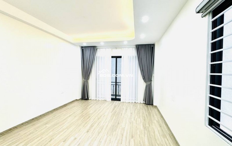 Ngọc Lâm - Long Biên - 60m2 - 12,5 tỷ - Ô tô - Thang máy