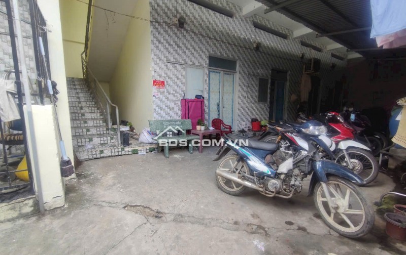 Bán khu nhà trọ 4 tầng 18 phòng, 200m2 dòng tiền 32tr/th giá nhỉnh 40tr/m2 gần Picity TX21, Quận 12