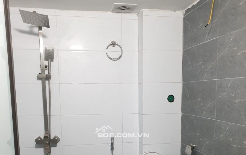 BÁN NHÀ ĐẸP 2.3 TỶ 3 TẦNG 43M2 Ô TÔ ĐỖ CỬA NGÕ GIẢI PHÓNG