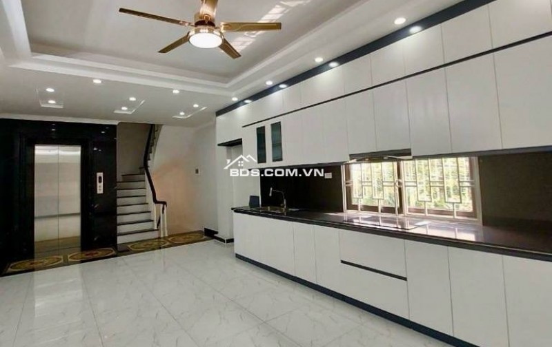 Ngô Gia Tự - Long Biên - 80m2 - 12,5 tỷ - Ô tô - Thang máy - Lô góc