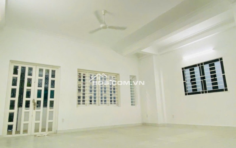 Cho thuê nhà 3 tầng, 7x19m (131m2), HXH 7m gần Metro phường Hiệp Thành, Quận 12