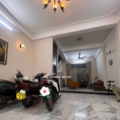 Ngô Gia Tự - Long Biên - 53m2 - 10,5 tỷ - Dân xây - Ô tô - Thang máy