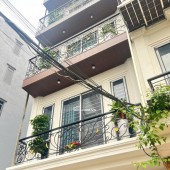 Bán nhà: Ngọc Hồi, 40m2, 5 tầng,tô đỗ cửa, lô góc, vị trí đẹp. cách bx Nước Ngầm 0.5km. hơn 7 tỷ