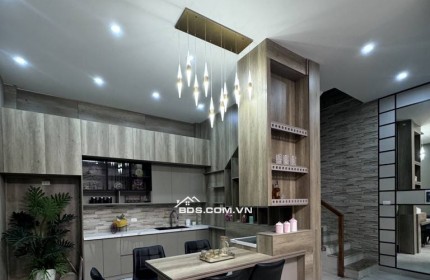 Nguyễn Văn Cừ - Long Biên - 52m2 - 12 tỷ - Ô tô - Dân xây