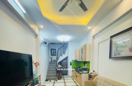 Đội Cấn - Ba Đình / 5 tầng 32m2 dân xây -6x tỷ