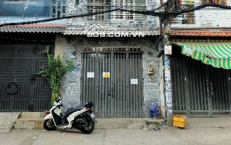 Bán nhà Bình Tân, giáp Tân Phú, 4x17, 3 tầng, hẻm 8m, 5.X Tỷ.