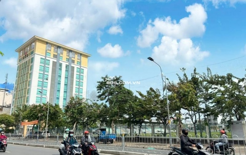 Gò Vấp - Bán nhà hẻm xe hơi thông Nguyễn Văn Lượng, Gò Vấp –  5x16m, 3PN, view sân banh, khu CityLand – giá chỉ 8.5 tỷ