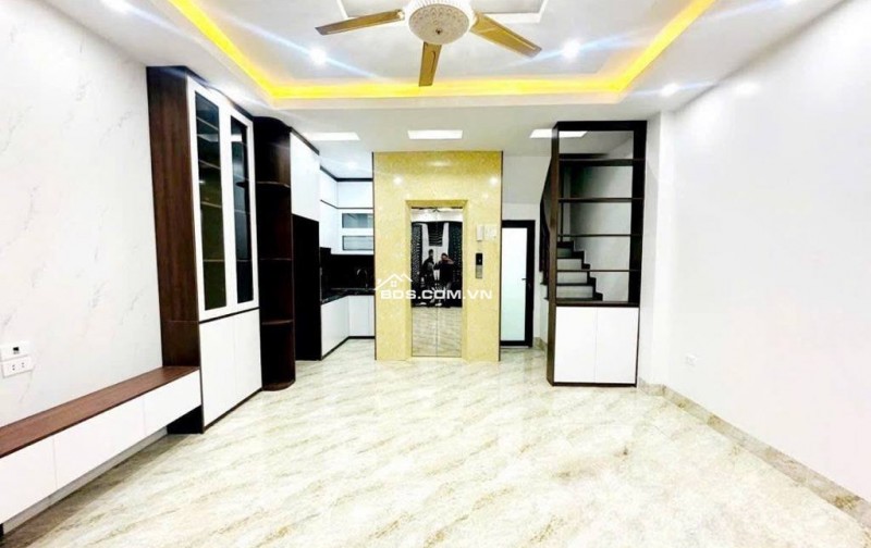 Bán nhà Ngô Gia Tự, Long Biên, 44m2 x 5 tầng, Thang máy, Gần Vinhomes, sát AEON, 8 tỷ 3