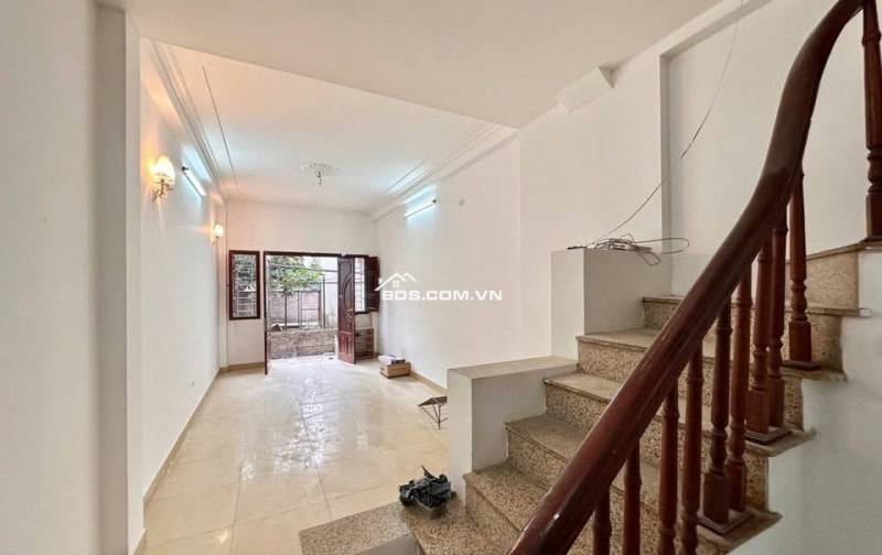 Bán nhà mới trung tâm Ngô Gia Tự, Long Biên, 33m2, Lô góc, Dân xây, Gần ô tô, 4 tỷ 85