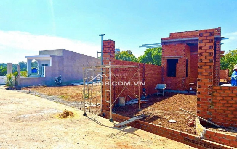 KẸT TIỀN BÁN 250M2 ĐẤT THỔ CƯ NẰM GẦN TRỤC QL 14 SHR SÁT CHỢ, TRƯỜNG HỌC, DÂN CƯ ĐÔNG. GIÁ 230TR