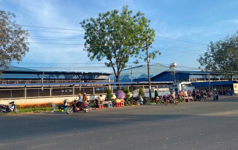 KẸT TIỀN BÁN 225M2 SHR CÓ SẴN T.CƯ NẰM KẾ TRƯỜNG HỌC SÁT CHỢ. GIÁ 190 TR