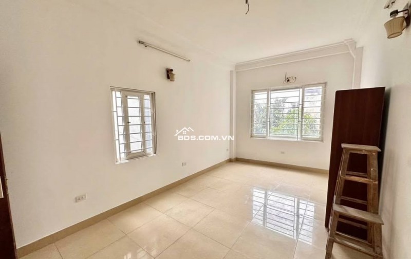 Bán nhà mới trung tâm Ngô Gia Tự, Long Biên, 33m2, Lô góc, Dân xây, Gần ô tô, 4 tỷ 85