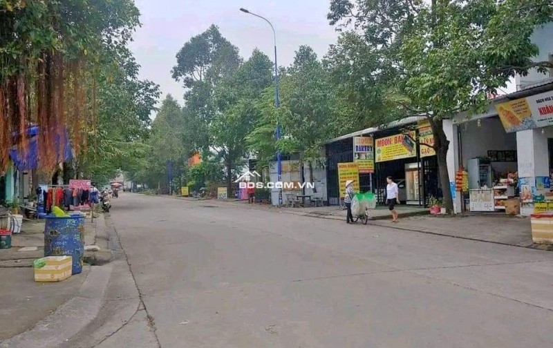 2 LÔ ĐƯỜNG NHỰA 10X60=600M2 THỔ CƯ, SHR, ĐỐI DIỆN SÂN BÓNG ĐÁ HOÀNG GIA, GIÁ 460TR