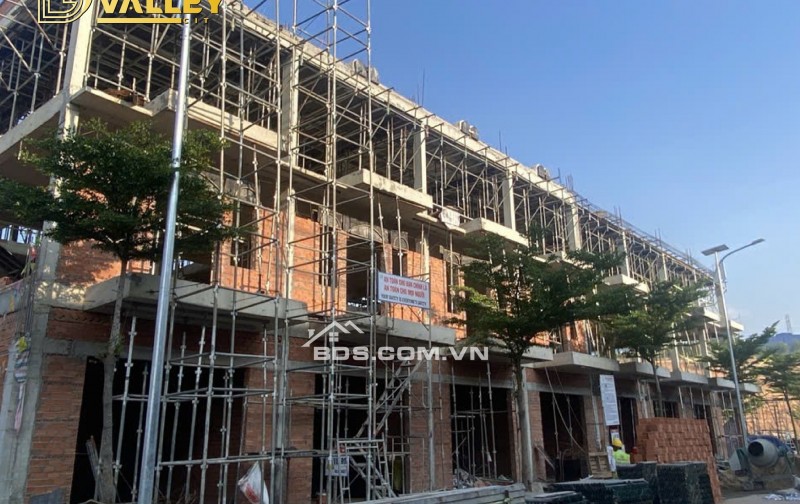 Nhà Phố Vip, ngay TTHC Uyên Hưng, DT 5*15m*2T, đã có sổ đỏ